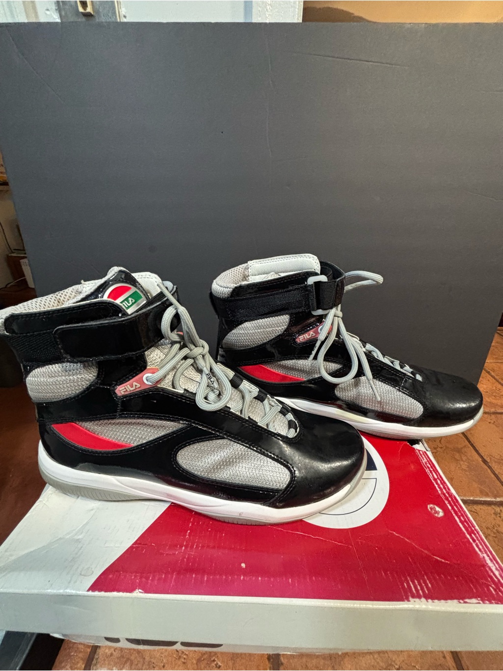 Rare Og O8 Helsman Hi Fila Men's High-Top Sneakers - Black, Gray & Red